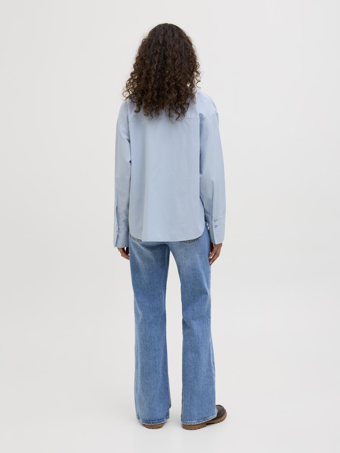 model_shot-back